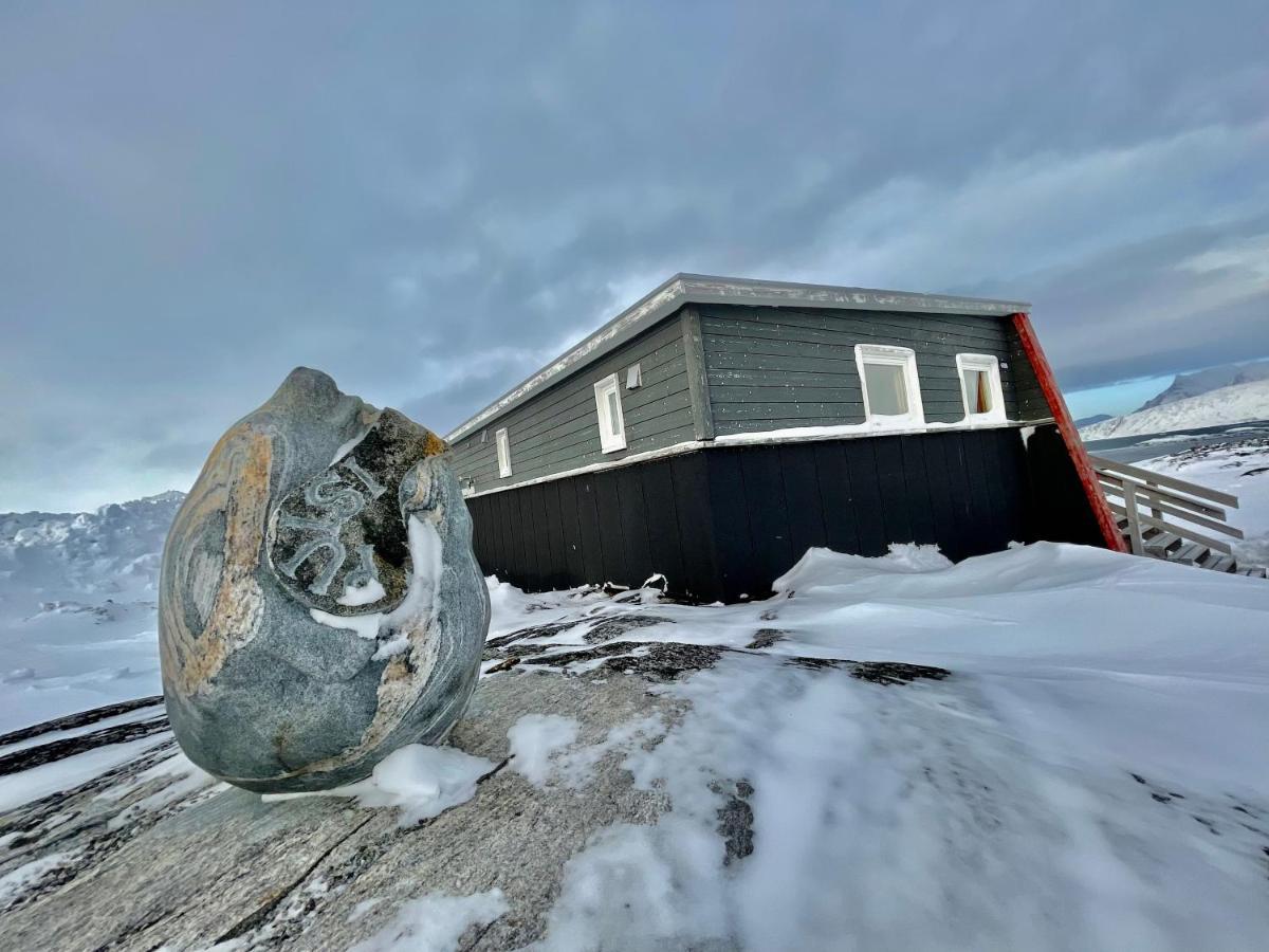 Inuk Hostels Нуук Экстерьер фото